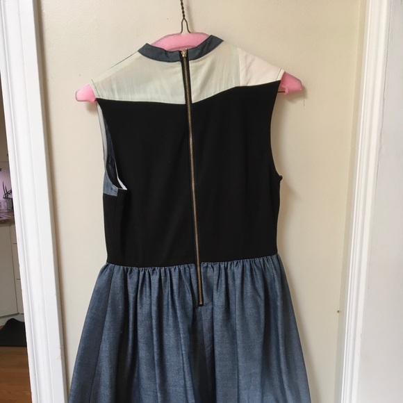 cute denim dress size 0-2 or XS like new❤️ - Picture 2 of 3